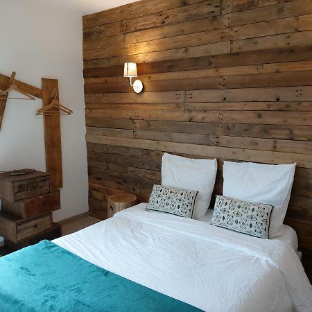 Les Marguerites Bed & Breakfast Champdolent Eksteriør bilde